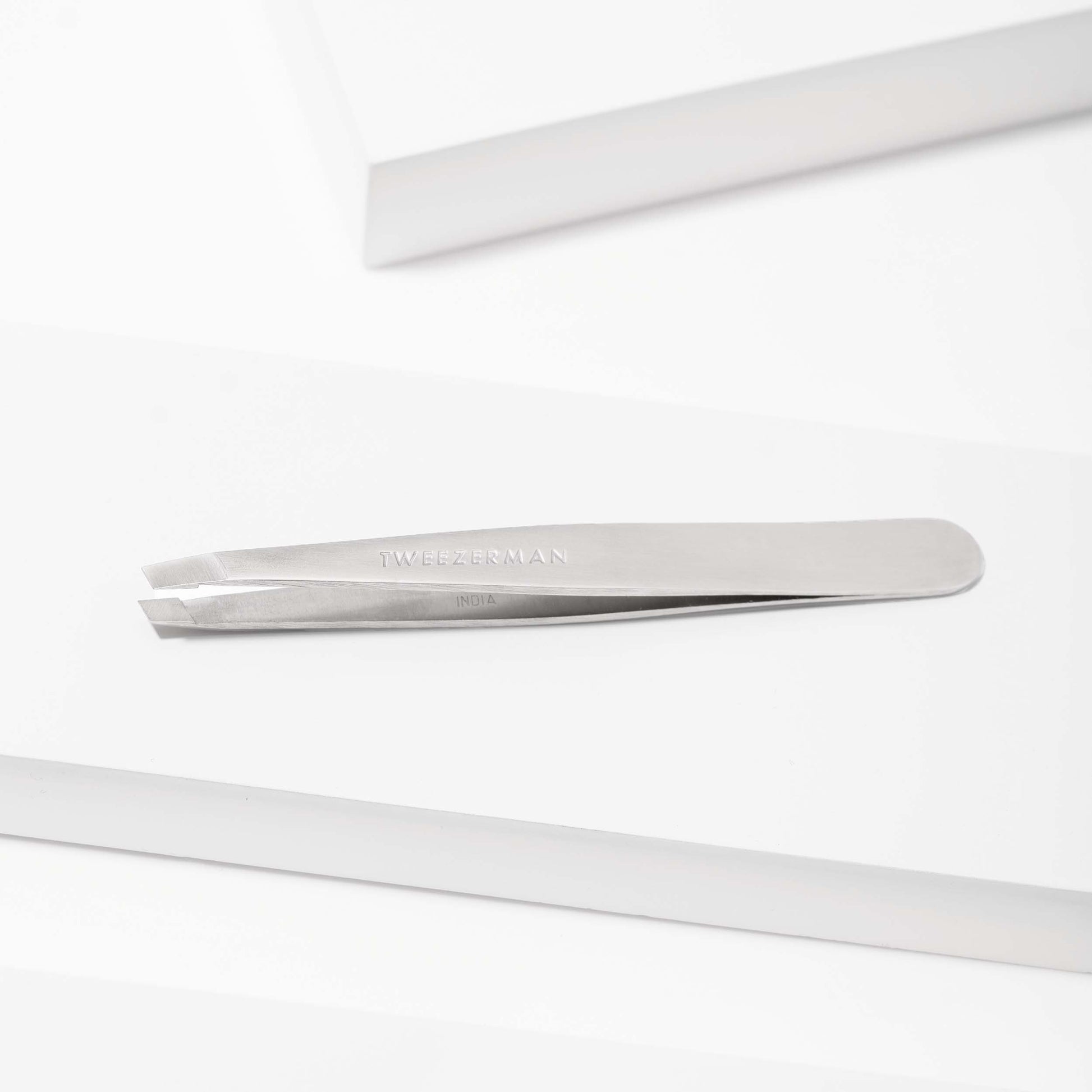 Classic Slant Tweezer